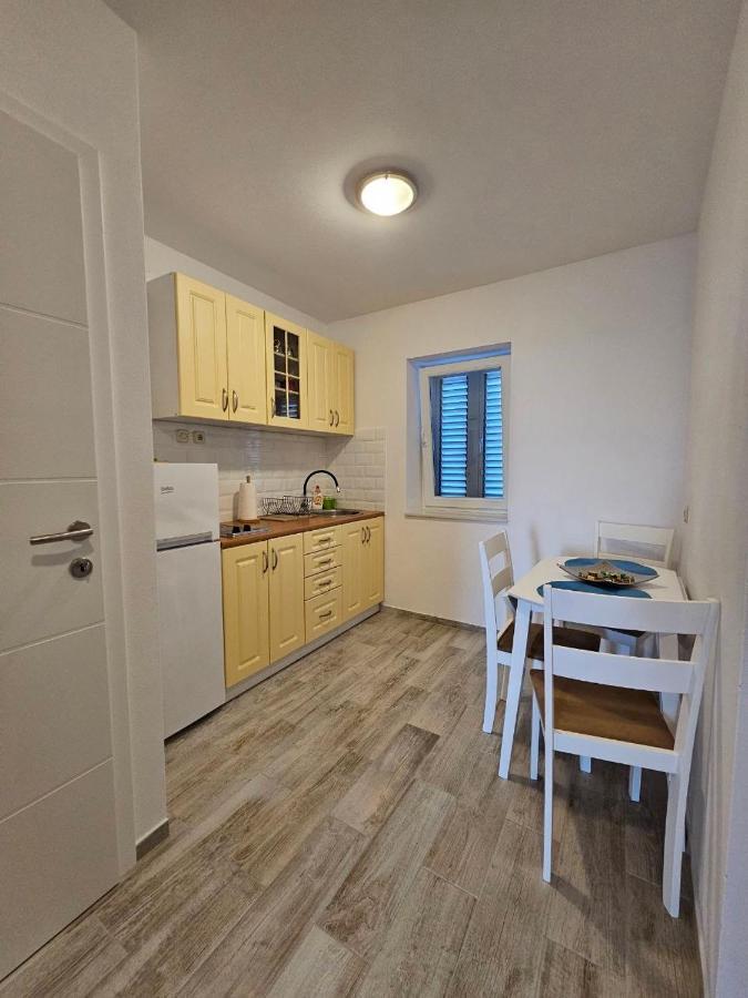 Apartman Lila Čunski Exteriér fotografie